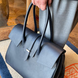 [Shrink leather]<br>Voyage L bag<br>color: navy