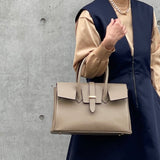 [Shrink leather]<br>Voyage M bag<br>color: taupe