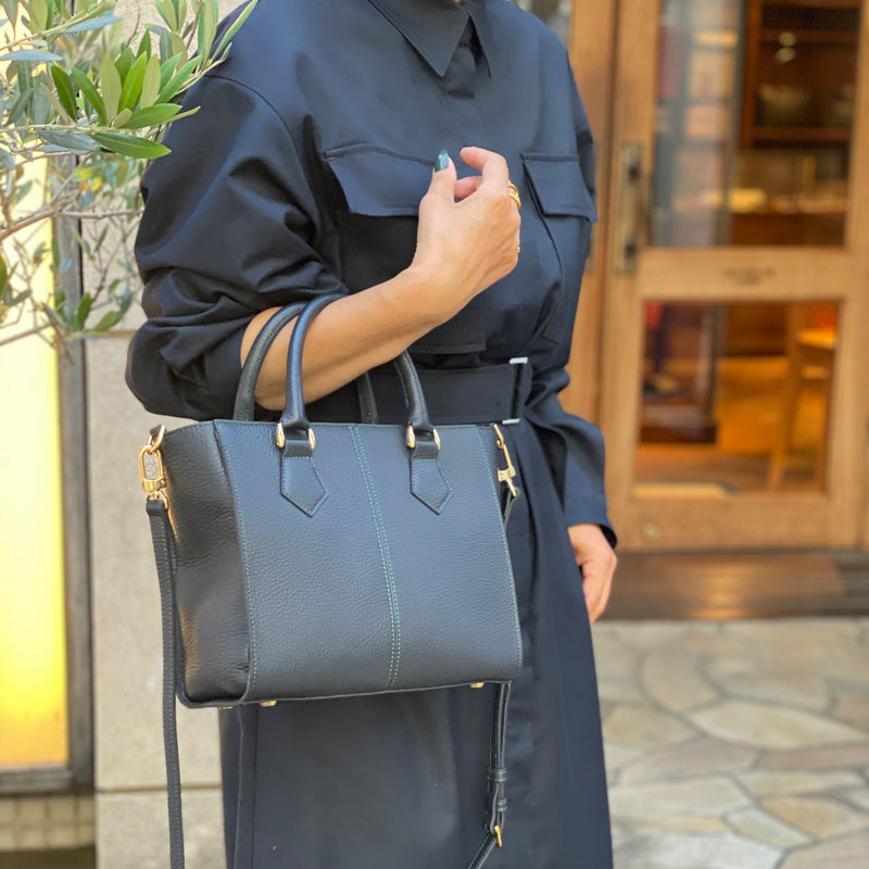 [Shrink leather]<br>Atena shoulder bag<br>color: Navy