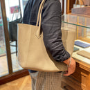 [Shrink leather]<br>Tutitot bag<br>color: Tope<br>[Scheduled to arrive in mid -January 2025]