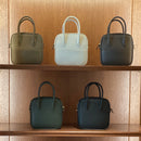 [Shrink leather]<br>Postman mini shoulder<br>Color: Dark green