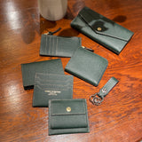 [French calf] <br>Thread gusset card case<br>color: dark green