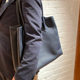 [Shrink leather]<br>tuti tote bag<br>color: navy