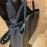 [Shrink leather]<br>tuti tote bag<br>color: navy