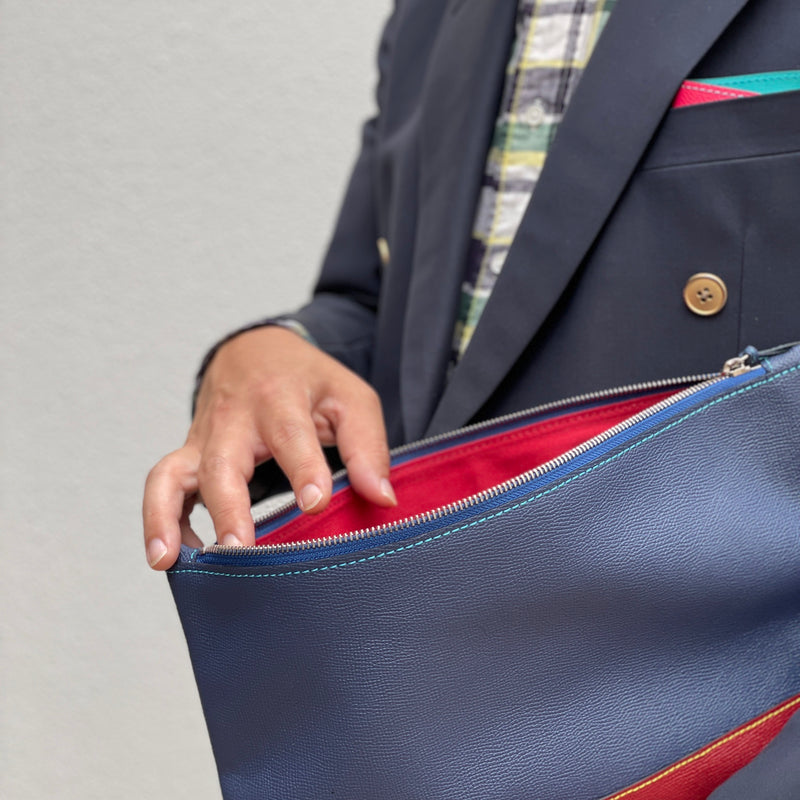 [French calf] <br>Combination clutch bag<br>color: Ink blue x red