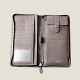 [French calf] <br>passport case<br>color: taupe<br>[Made to order]