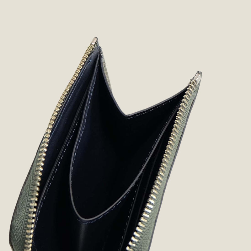 [クロコパターンレザー] <br>ハーフLジップウォレット<br> color：カーキ