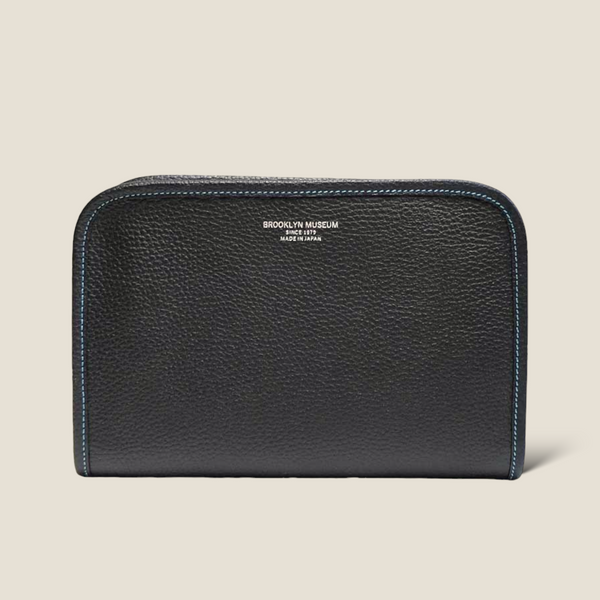 【国内買付】グレインレザー製Bananaラージコスメティックポーチ EXTRA LARGE RECTANGULAR COSMETICロージーレッドスクリプト