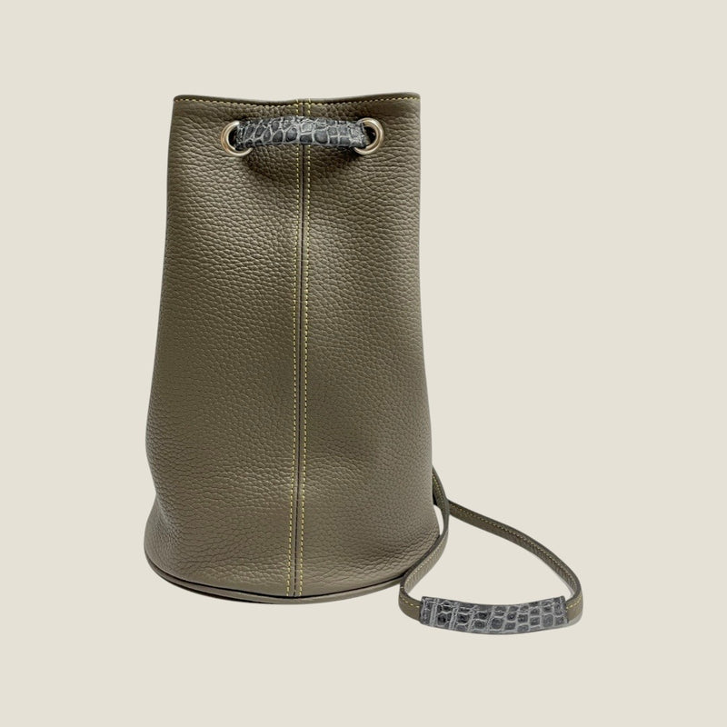 [Tryon Lagoon x Crocodile]<br>Drawstring bag<br>Color: etangle