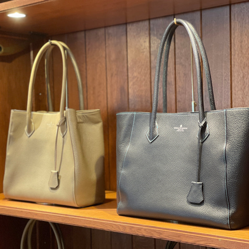 [Shrink leather]<br>Tutitot bag<br>color: Tope<br>[Scheduled to arrive in mid -January 2025]