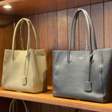 [Shrink leather]<br>tuti tote bag<br>color: navy