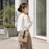 [Taurillon Lagoon x Crocodile]<br>voyage shoulder<br>color: taupe