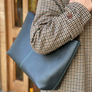 [French calf] <br>Royal tote bag<br>color: Navy x turquoise stitch x interior turquoise