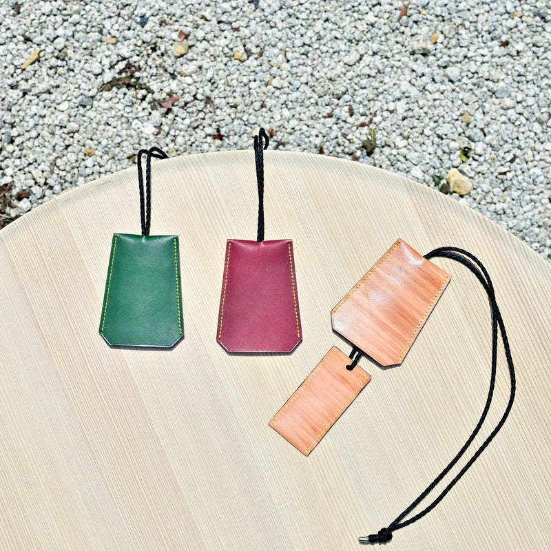 [BROOKLYN MUSEUM × NINNAJI]<br>お守りカバー クロシェットタイプ<br>color：ヤマト グリーン