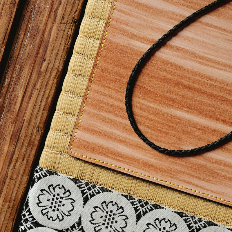 [BROOKLYN MUSEUM × NINNAJI]<br>参拝マルチサコッシュ<br>color：柿渋染め