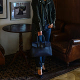 [Shrink leather x croco pattern leather]<br>Voyage M bag<br>color: navy