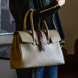 [Shrink leather x croco pattern leather]<br>Voyage M bag<br>color: taupe