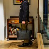 [French calf] <br>Royal M tote bag<br>Color: Navy x Turquoise stitch x Interior red<br>[Scheduled to arrive in early August]