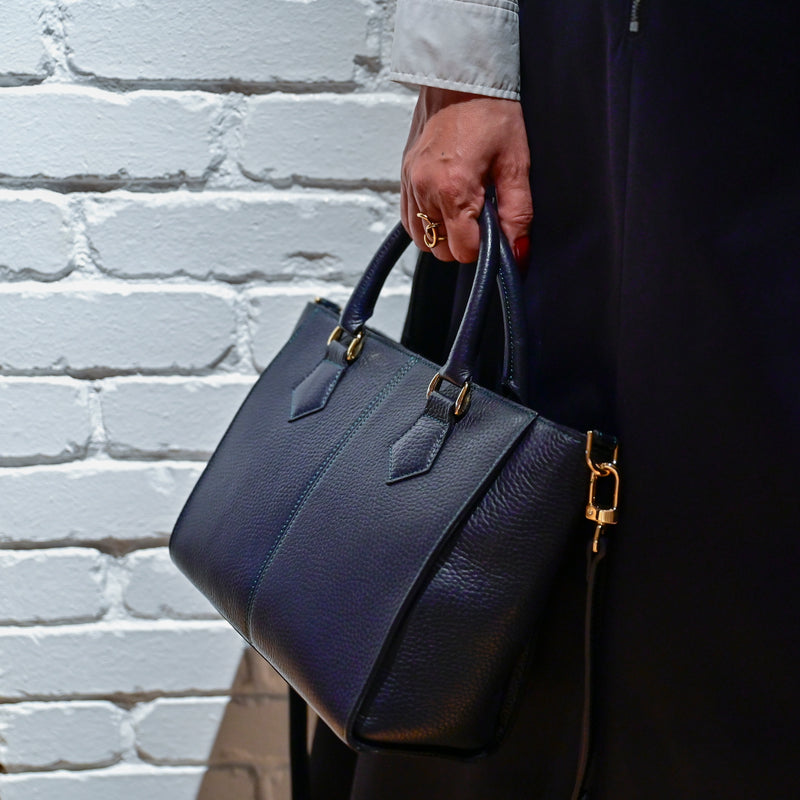 [Shrink leather]<br>Atena shoulder bag<br>color: Navy