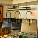 [Shrink leather x croco pattern leather]<br>Voyage L bag<br>color: navy