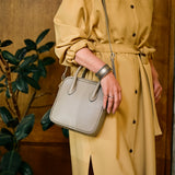 [Shrink leather]<br>postman mini shoulder<br>color: taupe