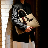 [Shrink leather x croco pattern leather]<br>Voyage M bag<br>color: taupe
