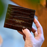 [Croc pattern leather] <br>mini snap wallet<br>color: dark brown