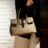 [Shrink leather x croco pattern leather]<br>Voyage M bag<br>color: taupe