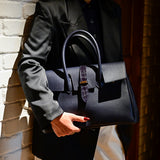 [Shrink leather x croco pattern leather]<br>Voyage M bag<br>color: navy