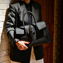 [Shrink leather]<br>Voyage M bag<br>color: Black