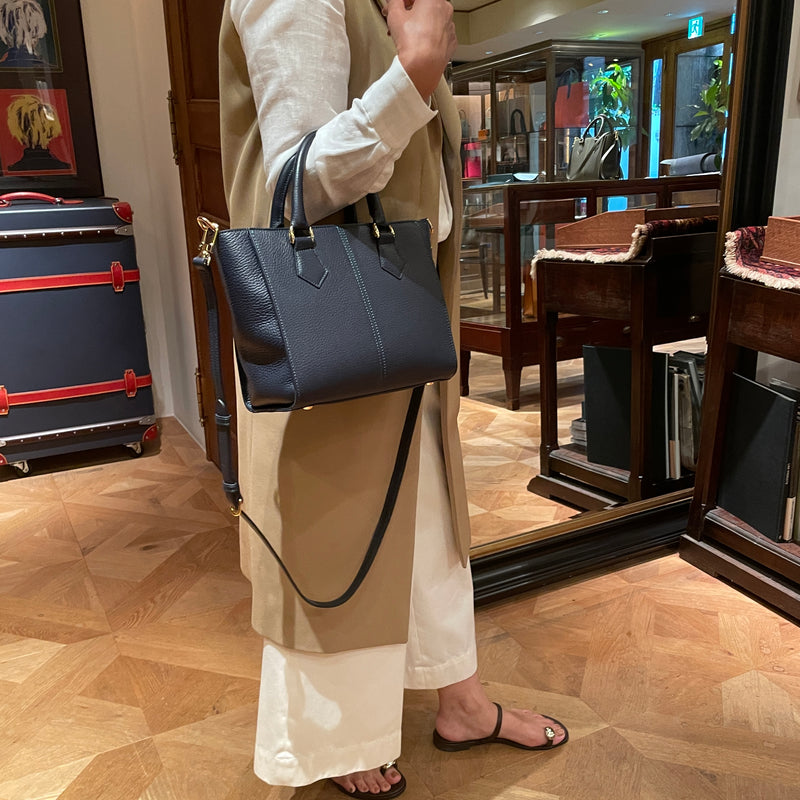 [Shrink leather]<br>Atena shoulder bag<br>color: Navy