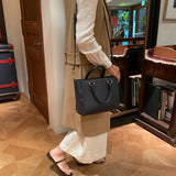 [Shrink leather]<br>Athena shoulder bag<br>color: navy