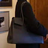 [Shrink leather x croco pattern leather]<br>Voyage L bag<br>color: navy