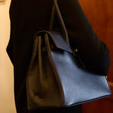 [Shrink leather x croco pattern leather]<br>Voyage L bag<br>color: navy