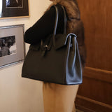 [Shrink leather x croco pattern leather]<br>Voyage L bag<br>color: navy