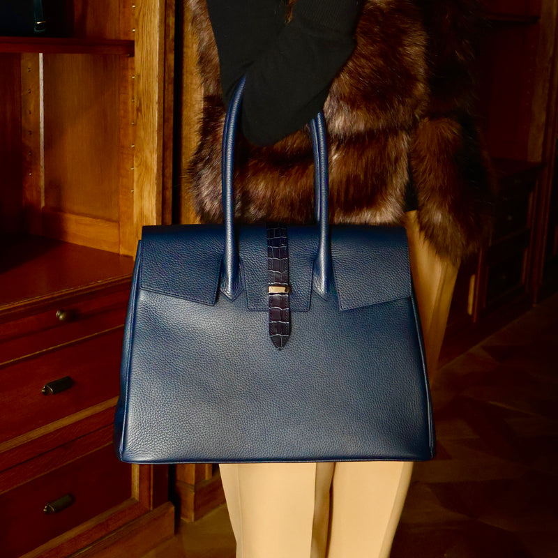 [Shrink leather]<br>Voyage L bag<br>color: Navy