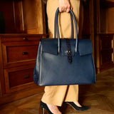 [Shrink leather x croco pattern leather]<br>Voyage L bag<br>color: navy