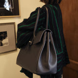 [Shrink leather x croco pattern leather]<br>Voyage L bag<br>color: navy