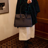[Shrink leather x croco pattern leather]<br>Voyage L bag<br>color: navy