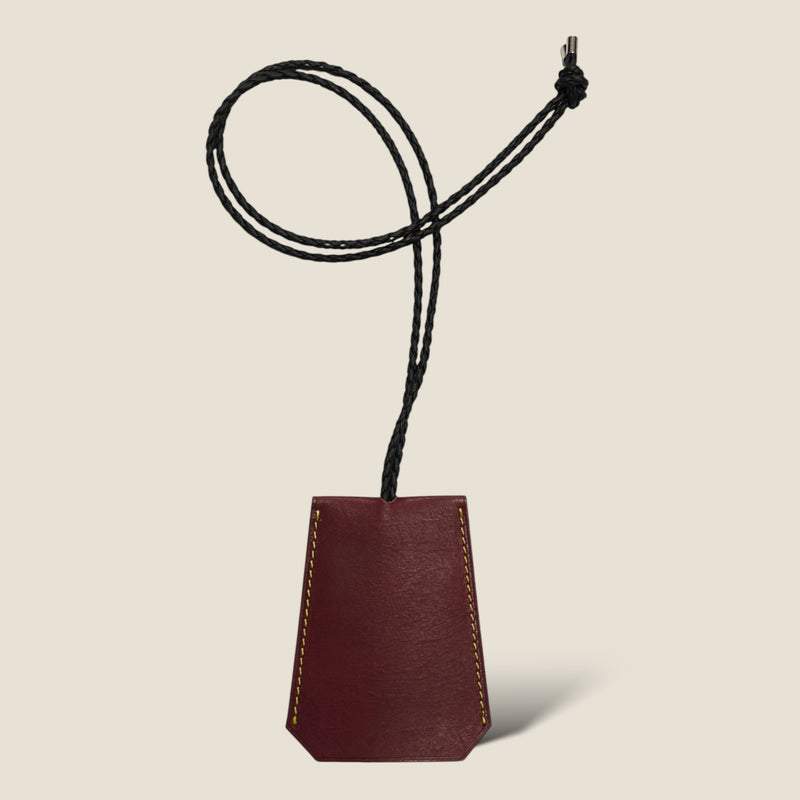 [BROOKLYN MUSEUM × NINNAJI]<br>お守りカバー クロシェットタイプ<br>color：ヤマト ボルドー