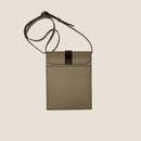 [シュリンクレザー×クロコパターンレザー]<br>ヴォヤージュサコッシュ<br>color：トープ