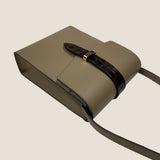 [Shrink leather x croco pattern leather]<br>voyage shoulder<br>color: taupe