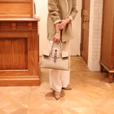 [Shrink leather x croco pattern leather]<br>Voyage M bag<br>color: taupe