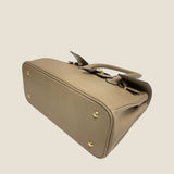 [Shrink leather x croco pattern leather]<br>Voyage M bag<br>color: taupe x taupe