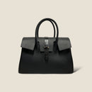 [Shrink leather]<br>Voyage M bag<br>color: Black