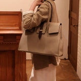 [Shrink leather x croco pattern leather]<br>Voyage L bag<br>color: taupe