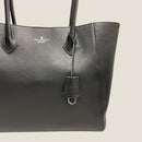 [シュリンクレザー]<br>トゥティトートバッグ<br>color：ブラック<br>【９月下旬入荷予定】