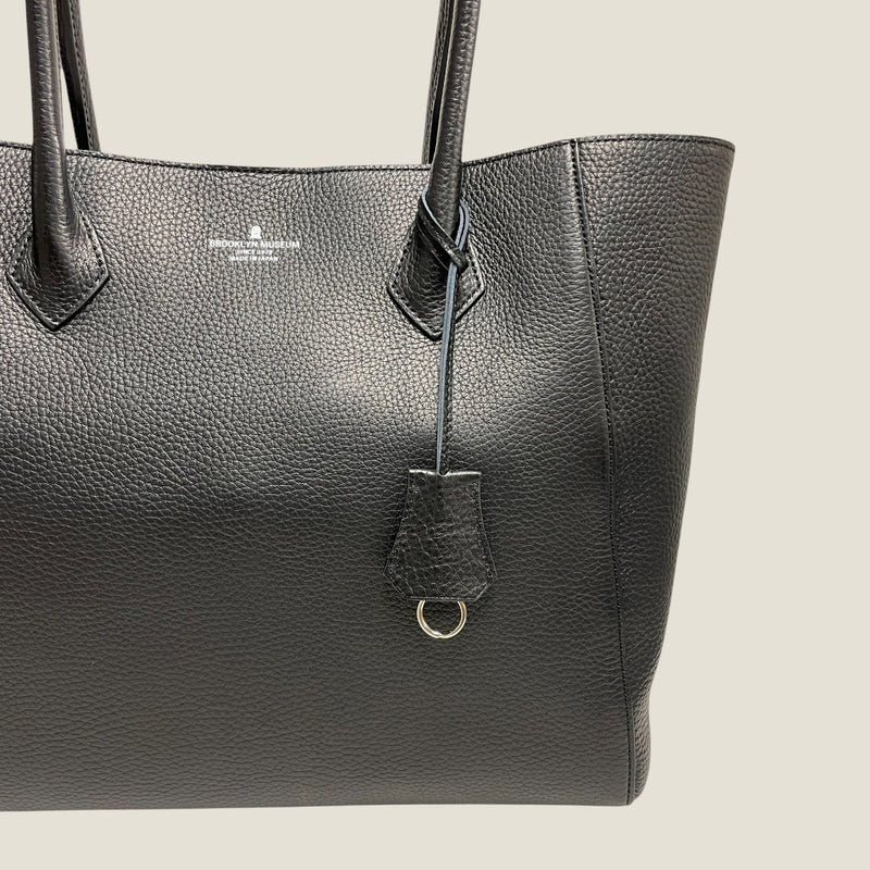 [シュリンクレザー]<br>トゥティトートバッグ<br>color：ブラック<br>【９月下旬入荷予定】