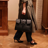 [Shrink leather x croco pattern leather]<br>Voyage M bag<br>color: black<br>[Scheduled to arrive in early August]