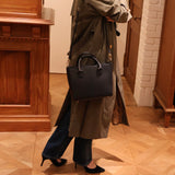 [Shrink leather]<br>Athena shoulder bag<br>color: navy